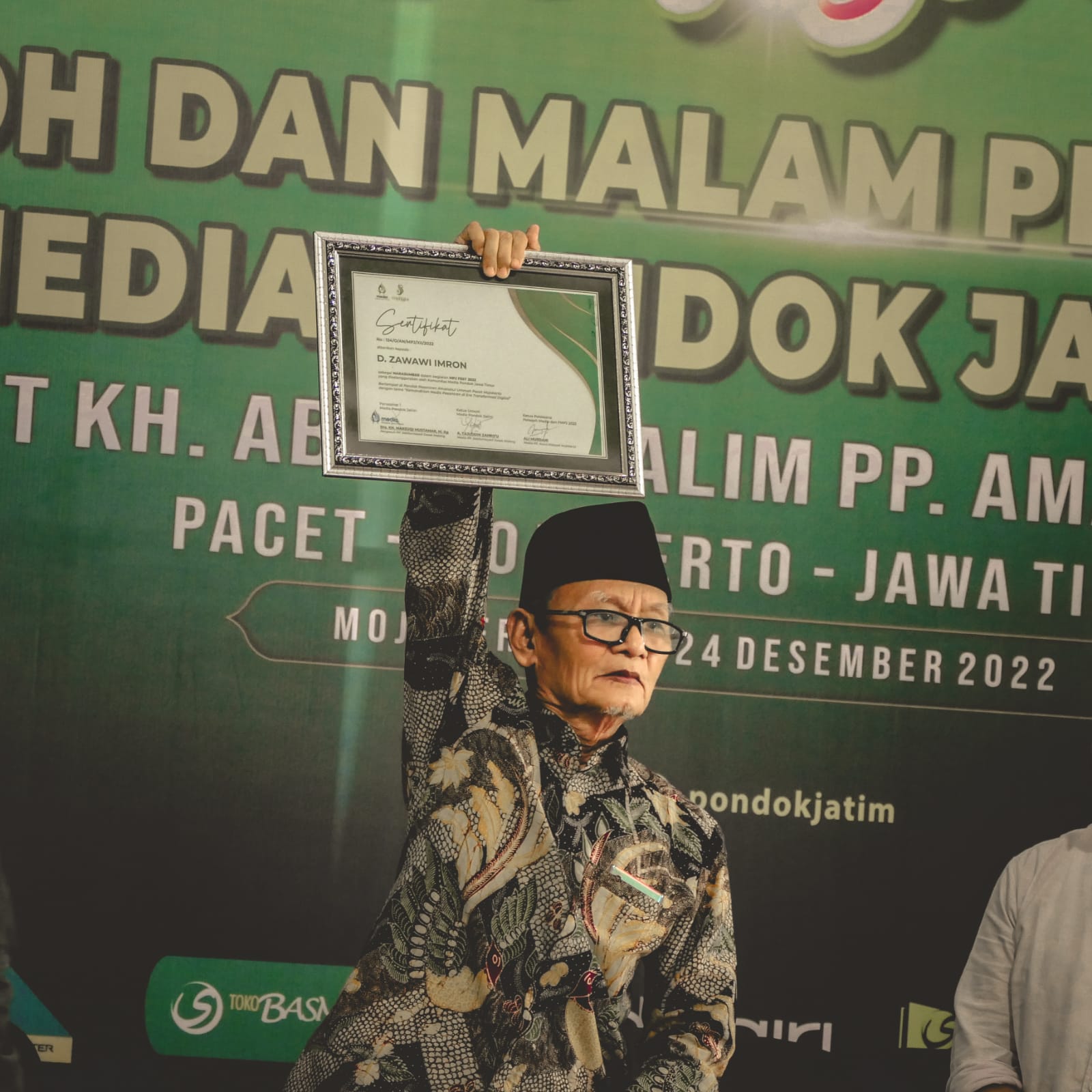 Di Hadapan Insan Media Pondok se-Jatim, D. Zawawi Imron Sebut Santri adalah Sastrawan